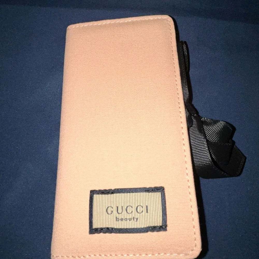Gucci Travel Makeup 3 Piece Brush Set with Case New - Picture 4 of 8
